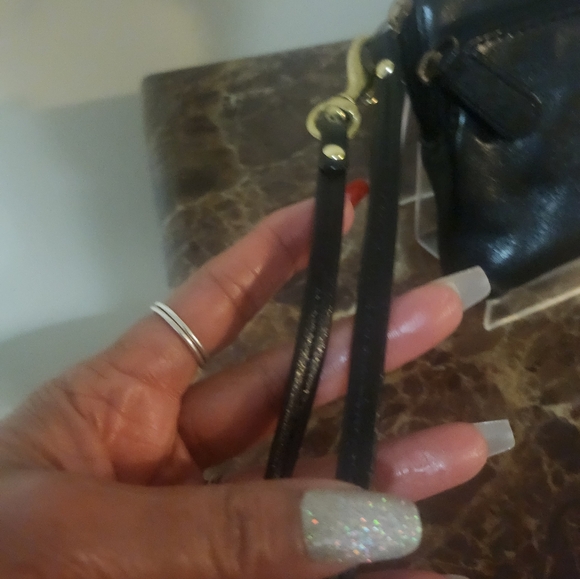 Coach Shiny Black Leather Wristlet EUC - Picture 14 of 16